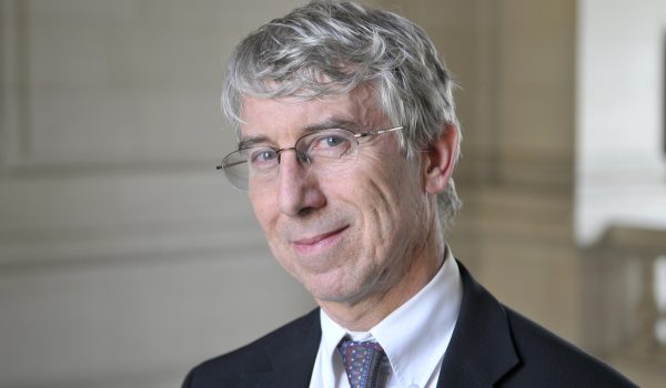 François Écalle : « La dette de la France pourrait atteindre 135% du PIB en 2030 »