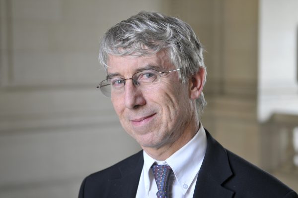 François Écalle : « La dette de la France pourrait atteindre 135% du PIB en 2030 »